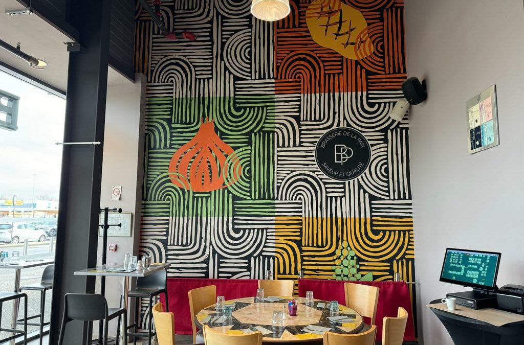 Existe en Ciel passe à table : La communication murale pour La Brasserie de la Paix